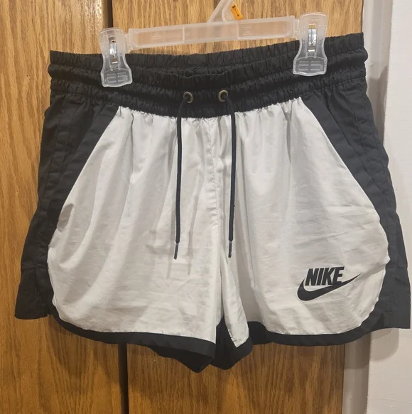 Nike Women's Black and White Running Shorts Sz S - Picture 2 of 5
